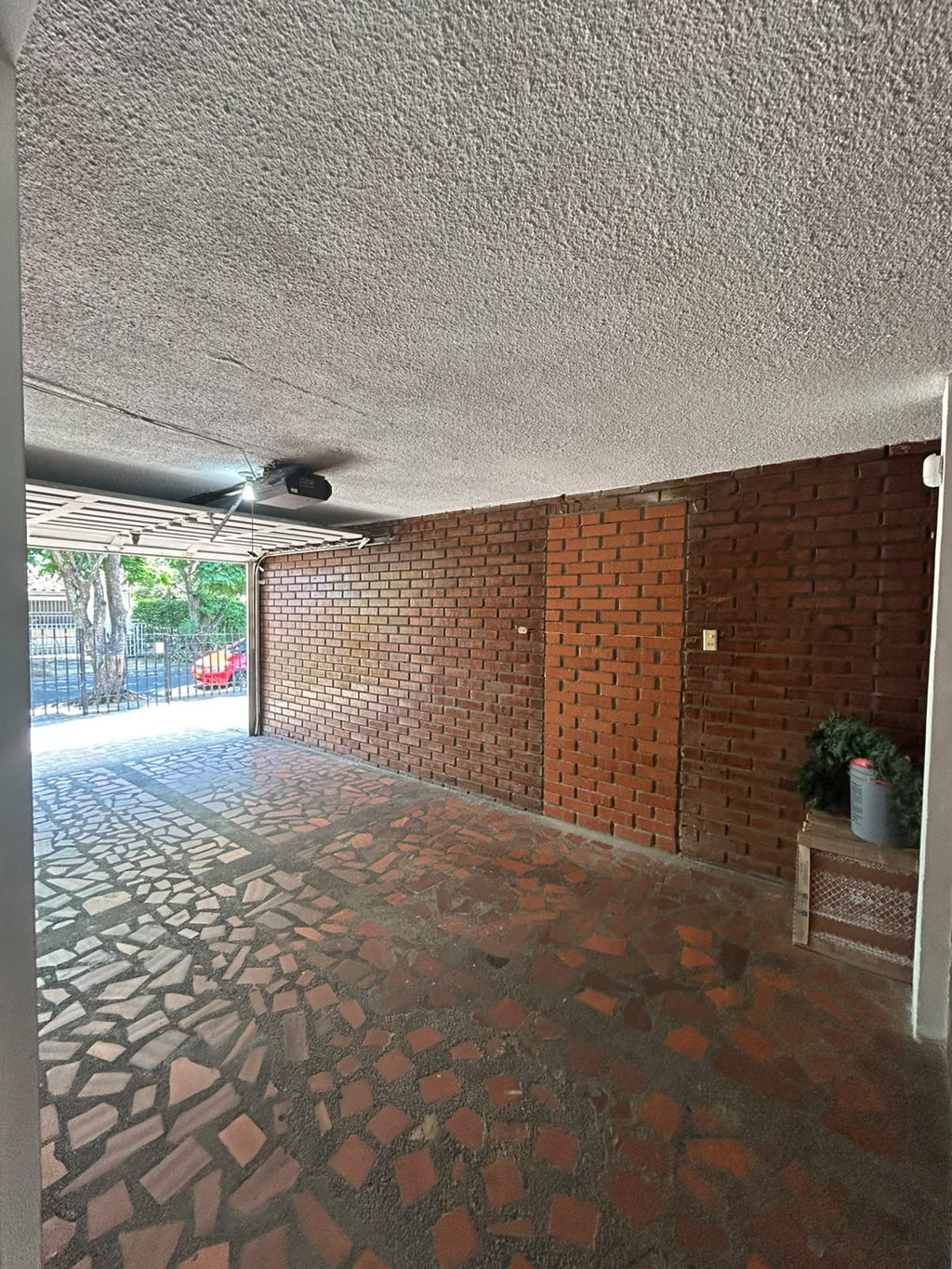Casa Ciudad Jardín Cali - parqueaderos