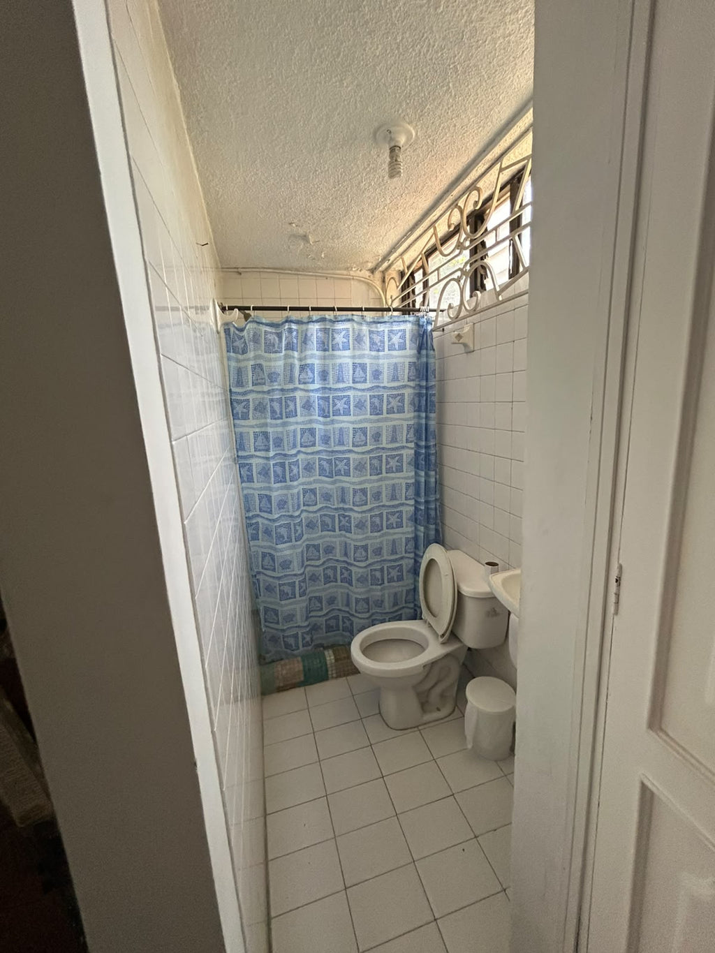 Casa Ciudad Jardín Cali - baño de servicio