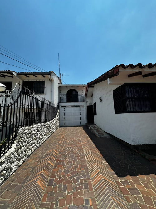 Casa con jacuzzi Ciudad Jardín Cali - fachada