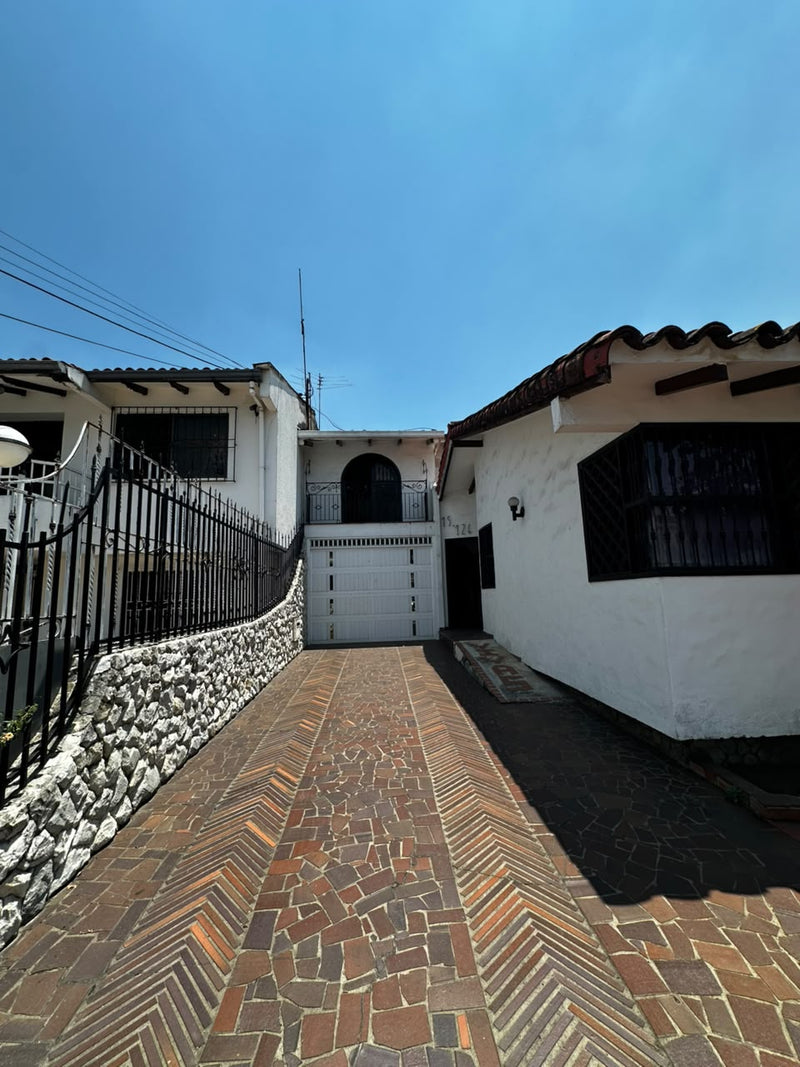 Casa con jacuzzi Ciudad Jardín Cali - fachada