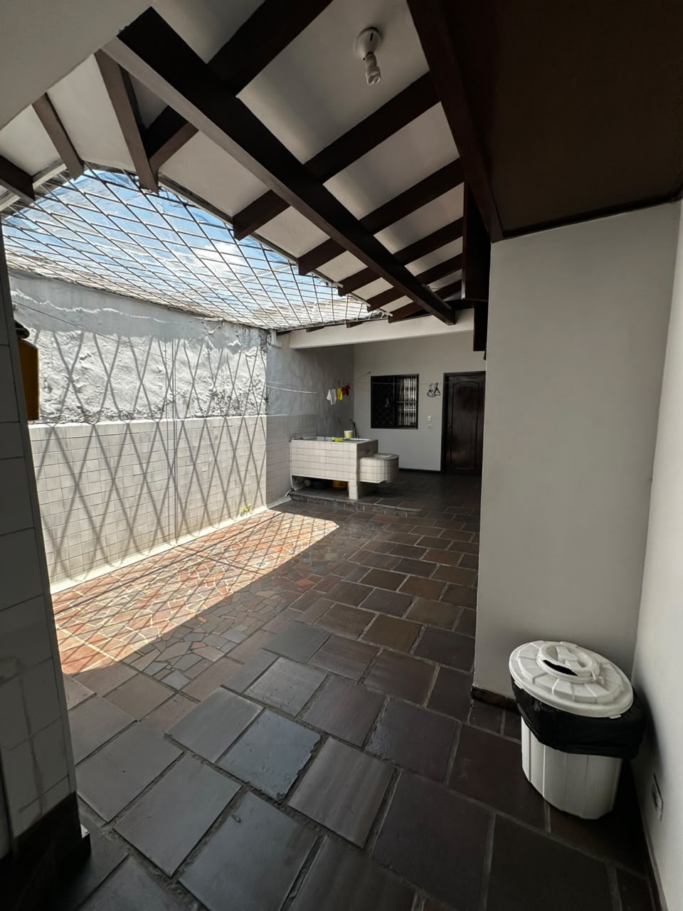 Casa con jacuzzi Ciudad Jardín Cali - zona de ropas