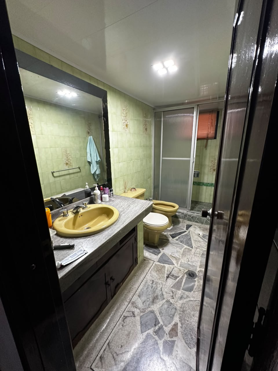 Casa con jacuzzi Ciudad Jardín Cali - baño